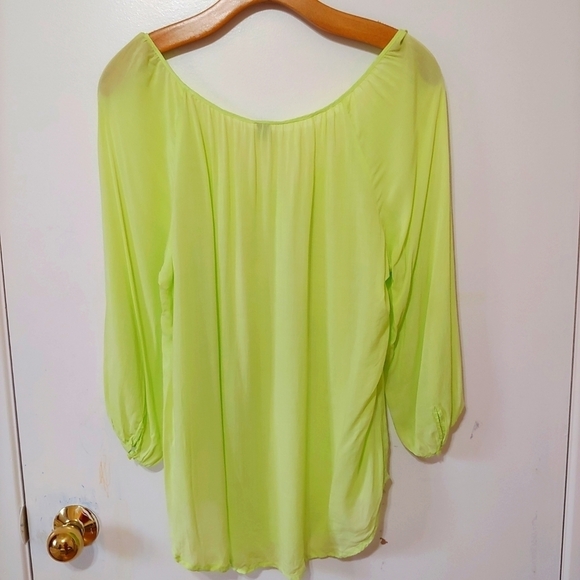 Light green flowy blouse - Picture 2 of 7